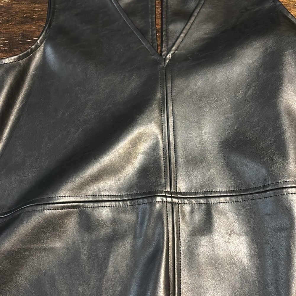 EVEREVE Black V-neck Faux Leather Dress - Size XS.  🖤🩶❤️ Like new! - Picture 3 of 12